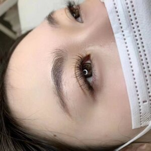 How can I find a good eyelash shop near me?